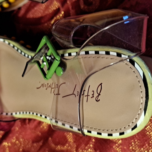 🎁 Betsy Johnson 7.5 flower shoes - Picture 6 of 8